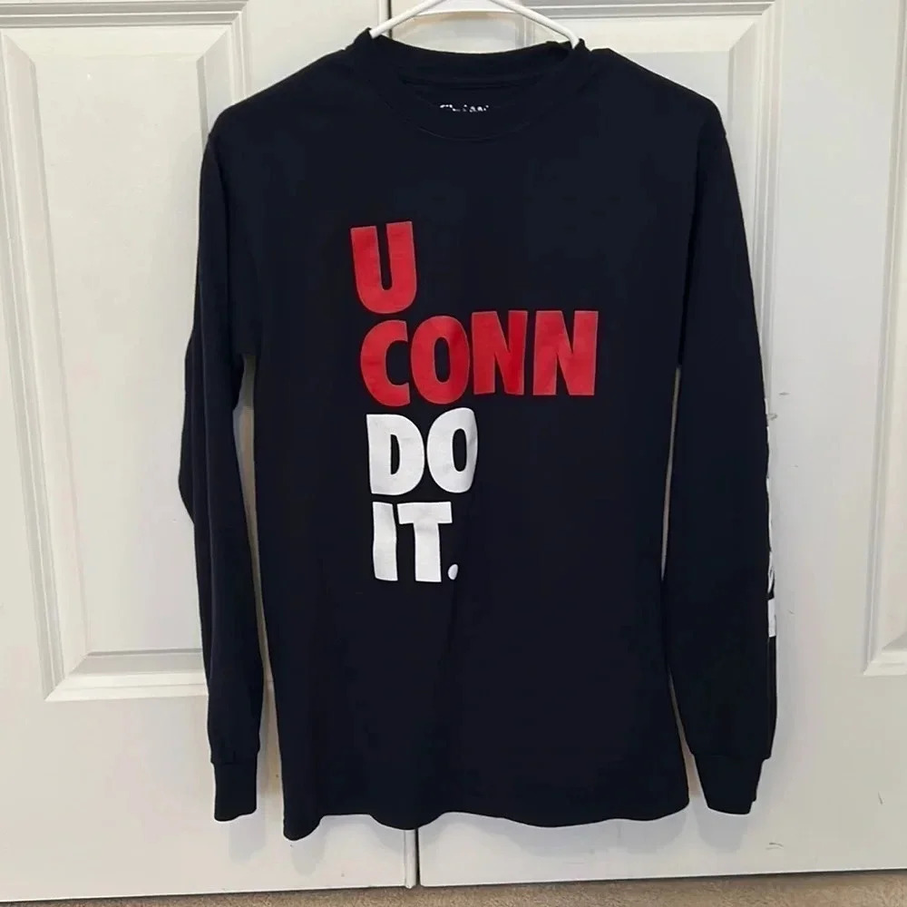 UConn Do It Lacrosse long sleeve T-shirt size small navy blue crewneck Gildan